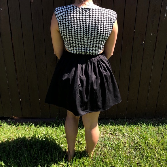 Dress - Picture 2 of 4